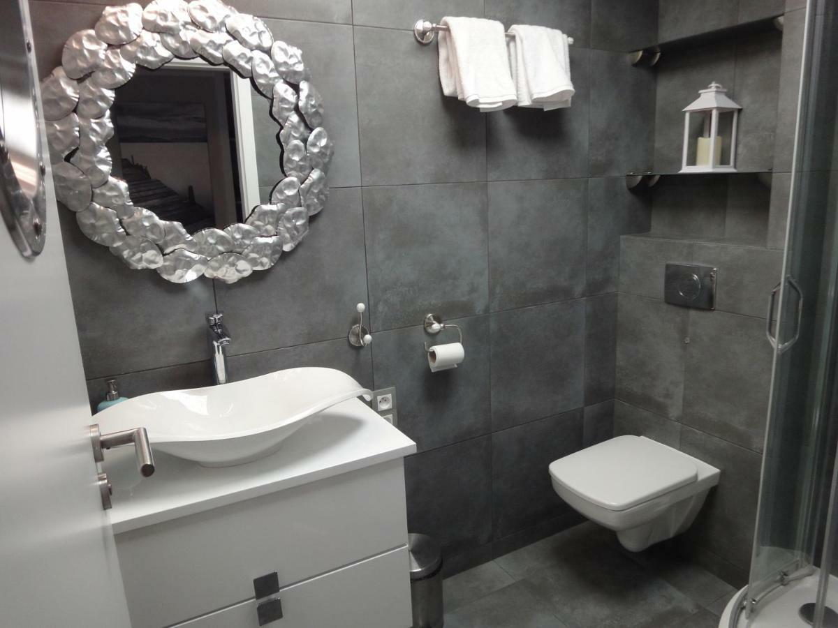 617 W Polonia Apartament *