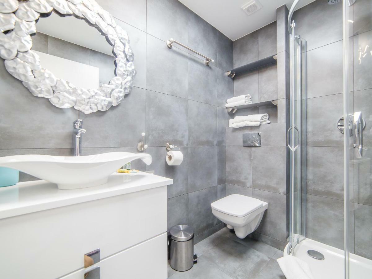 Apartment 617 W Polonia