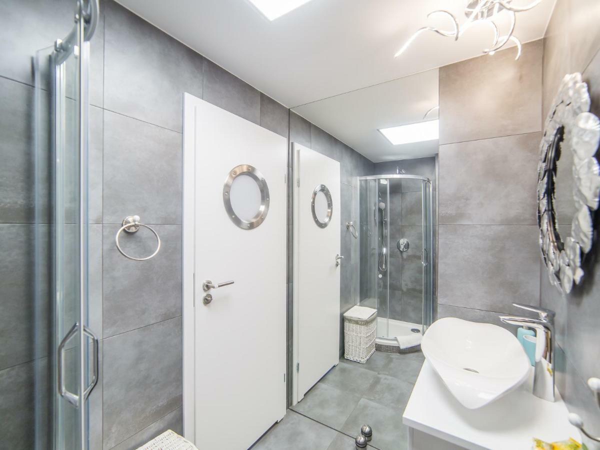 Apartment 617 W Polonia